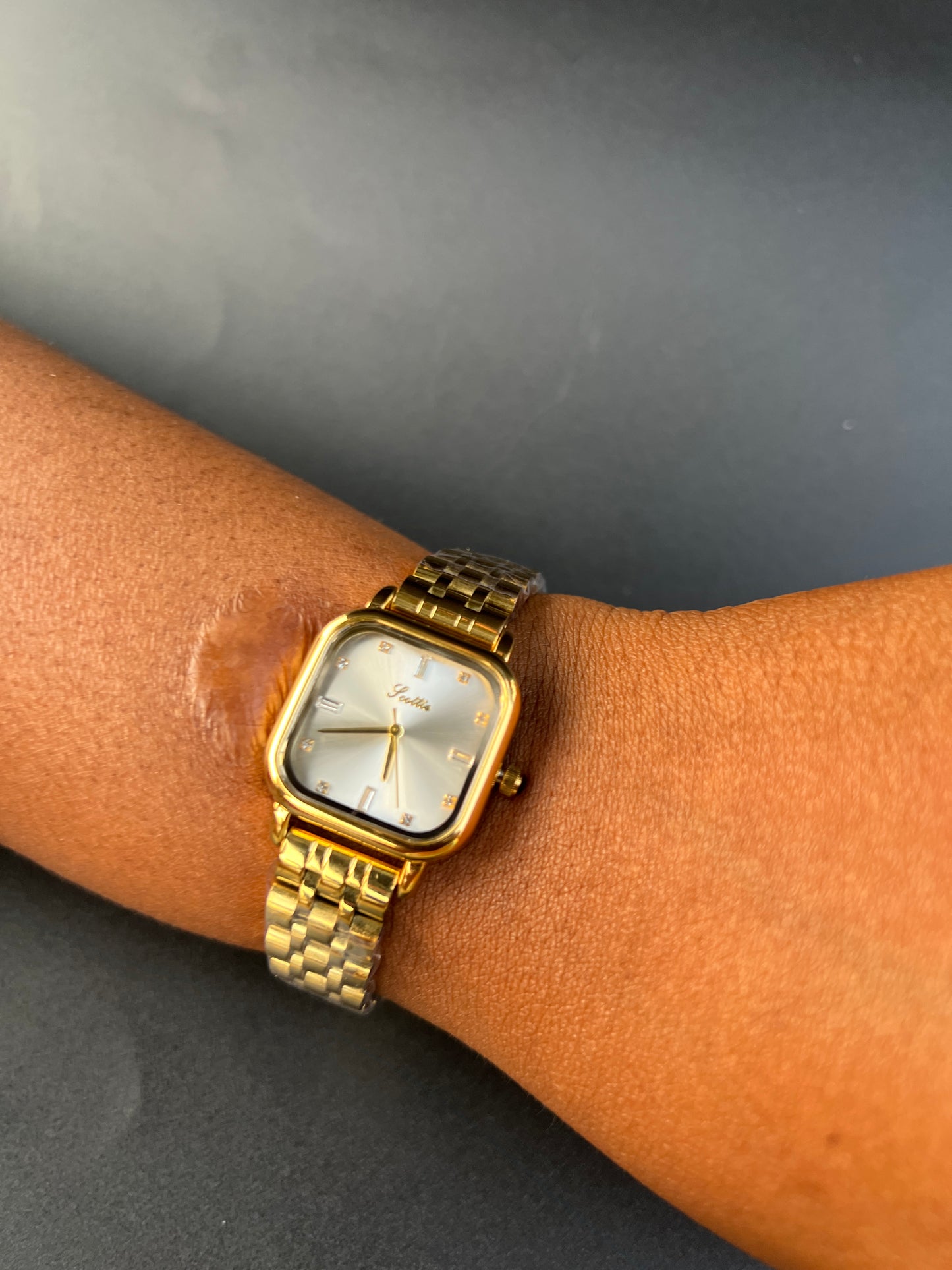 Vintage style ladies watch