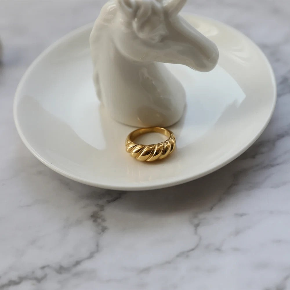 Alma Croissant Ring