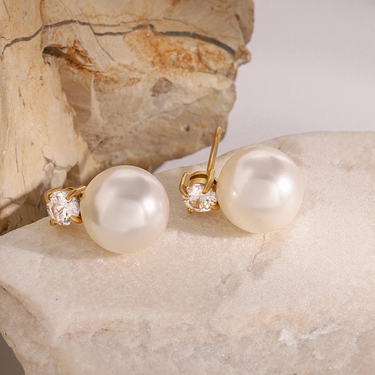 Chloe Pearl Earrings