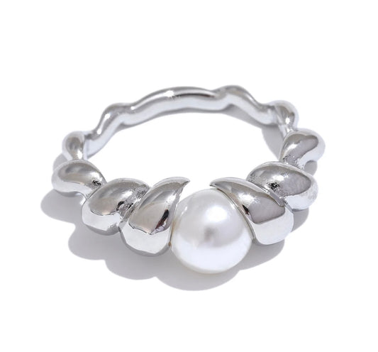 Loli Pearl Ring | Silver